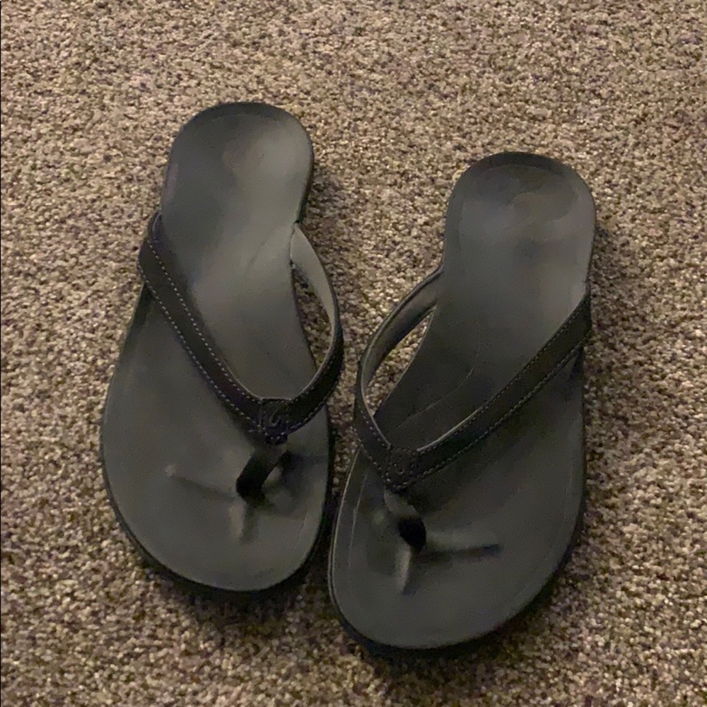 OluKai Black Sandals Classic Thong Design